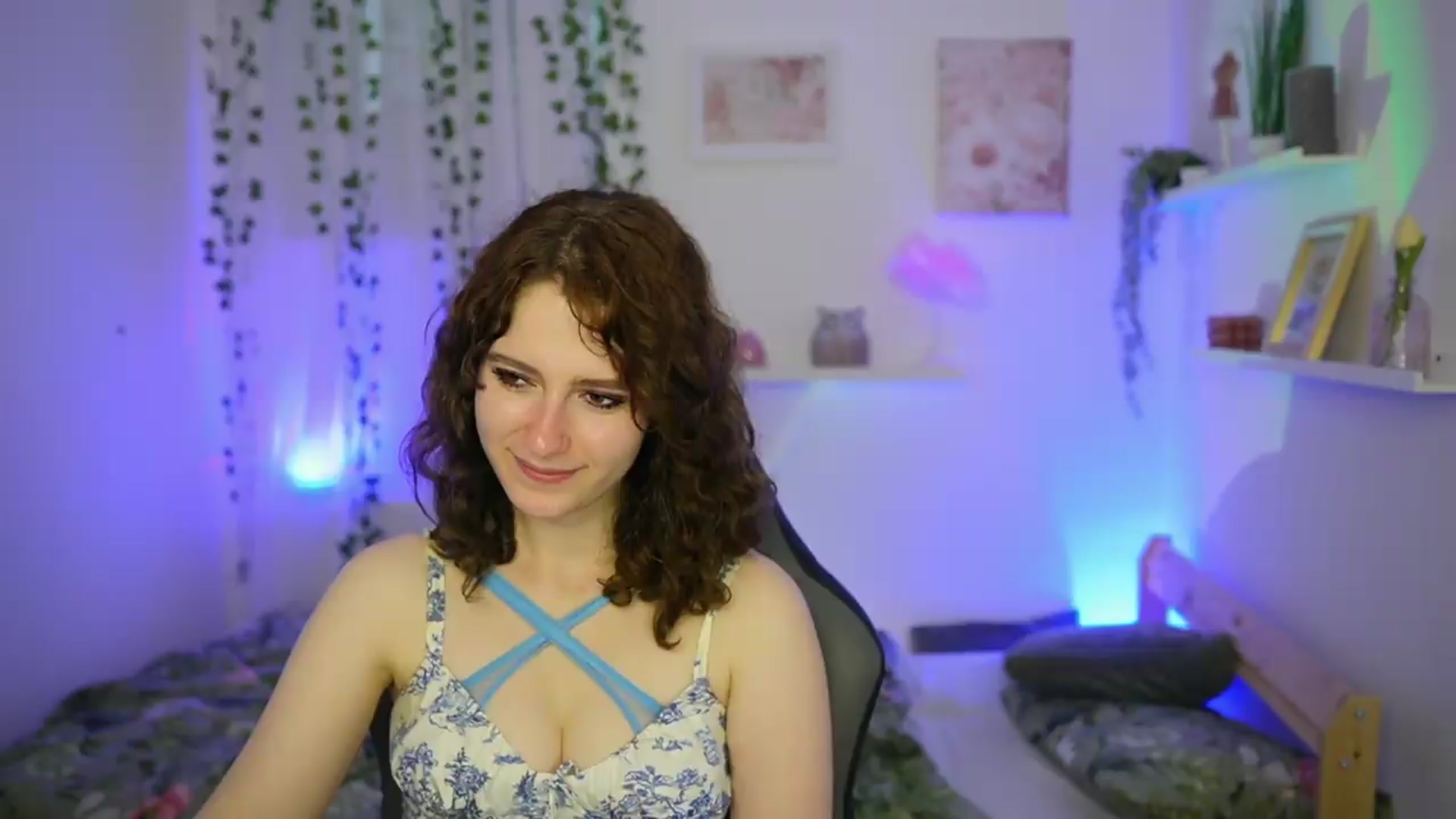 Gallery image thumbnail from Emily_Paris18's myfreecams stream on, 06/09/2026, 18:02 image 1 of 20