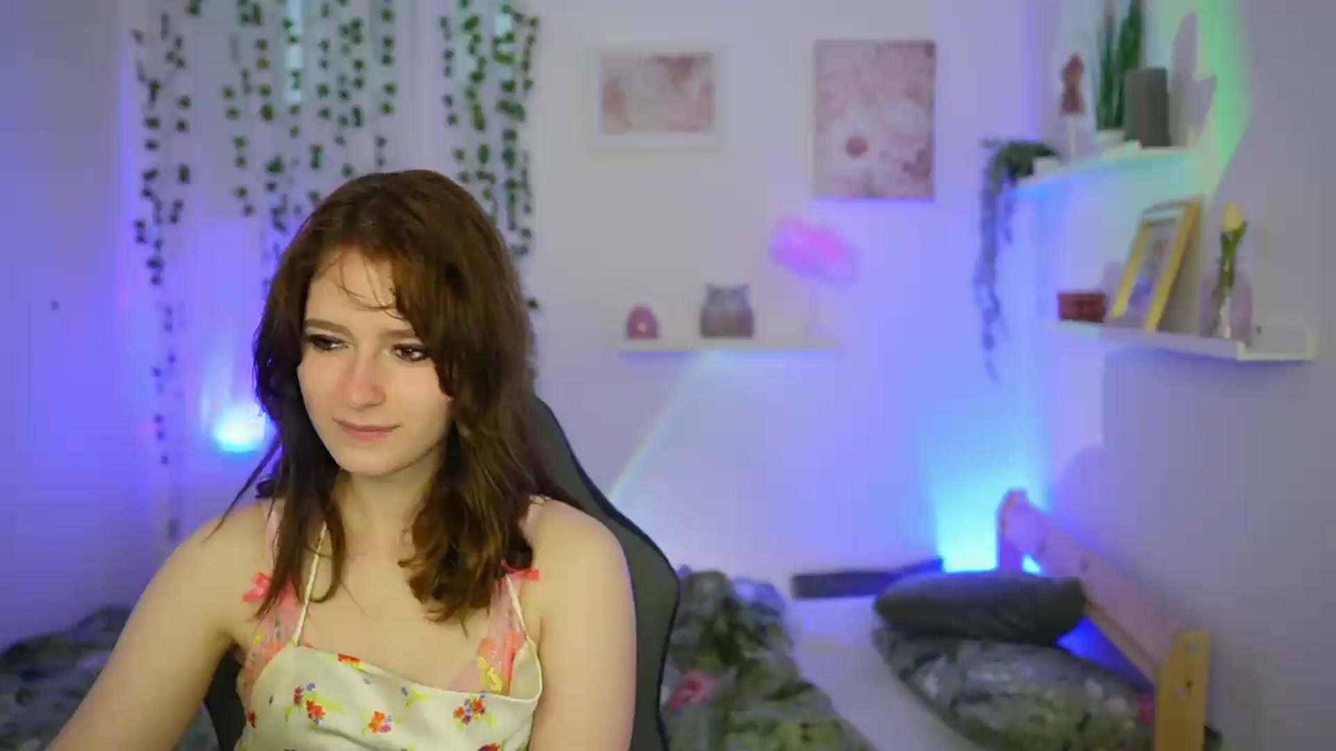 Gallery image thumbnail from Emily_Paris18's myfreecams stream on, 06/12/2026, 13:44 image 18 of 20