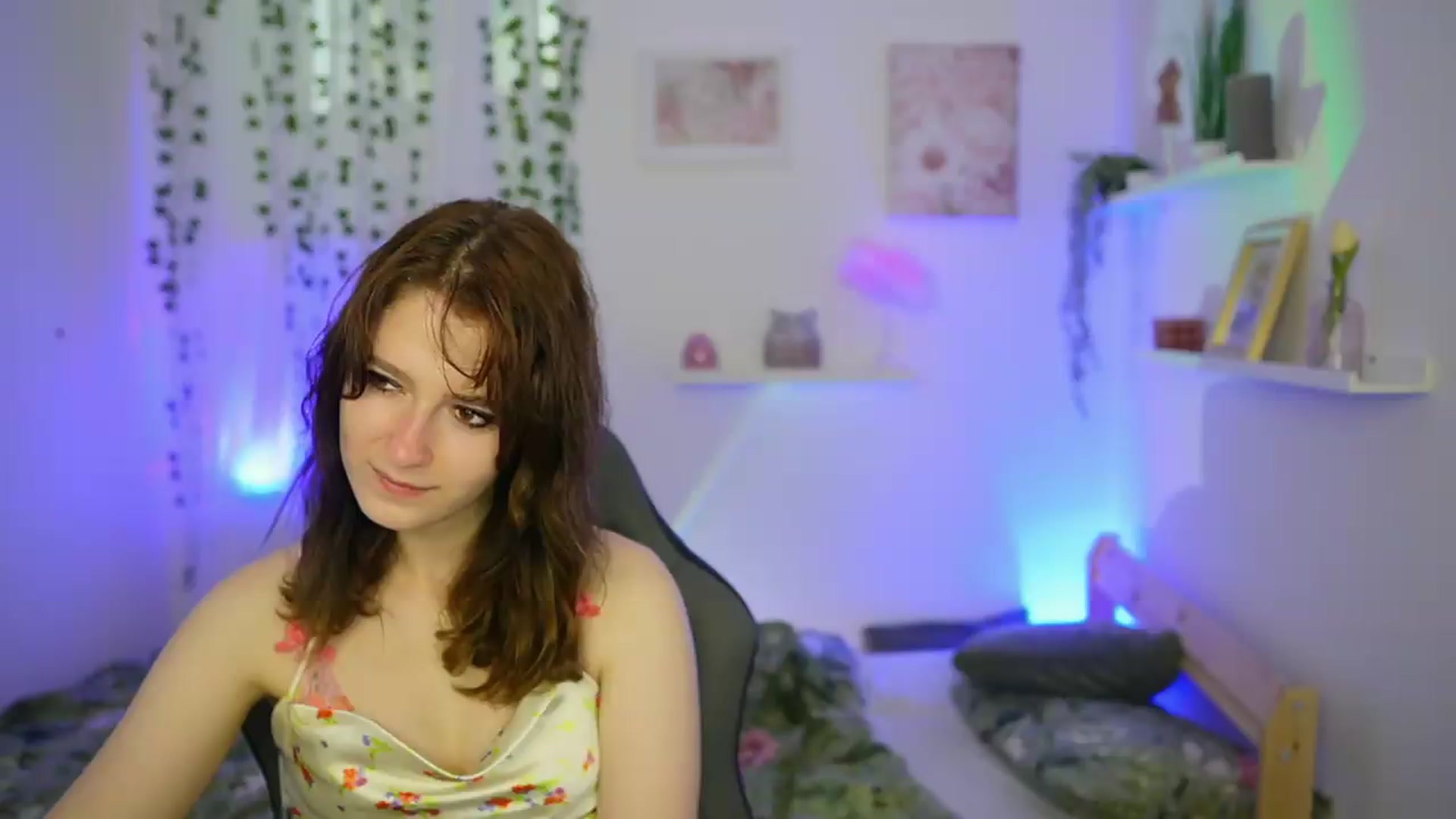 Gallery image thumbnail from Emily_Paris18's myfreecams stream on, 06/12/2026, 13:44 image 2 of 20