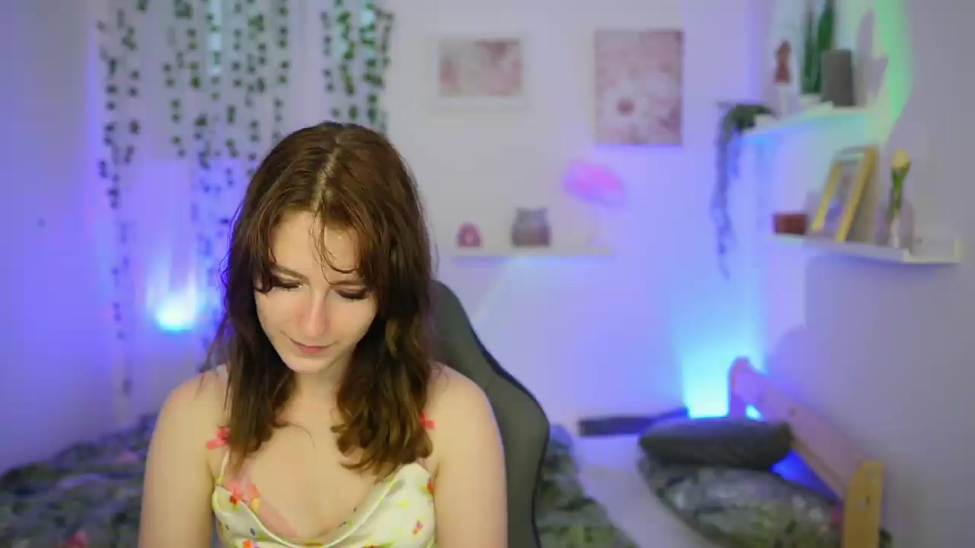 Gallery image thumbnail from Emily_Paris18's myfreecams stream on, 06/12/2026, 13:44 image 6 of 20