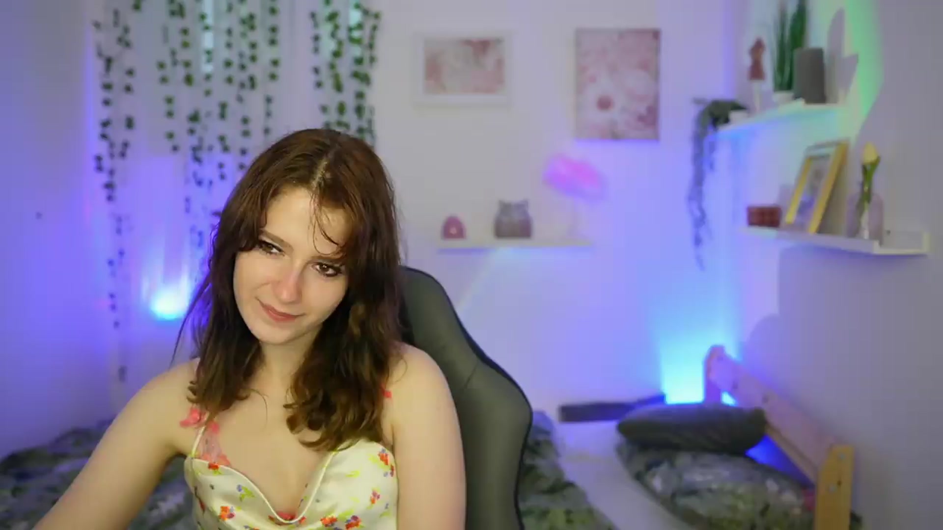 Gallery image thumbnail from Emily_Paris18's myfreecams stream on, 06/12/2026, 13:44 image 3 of 20
