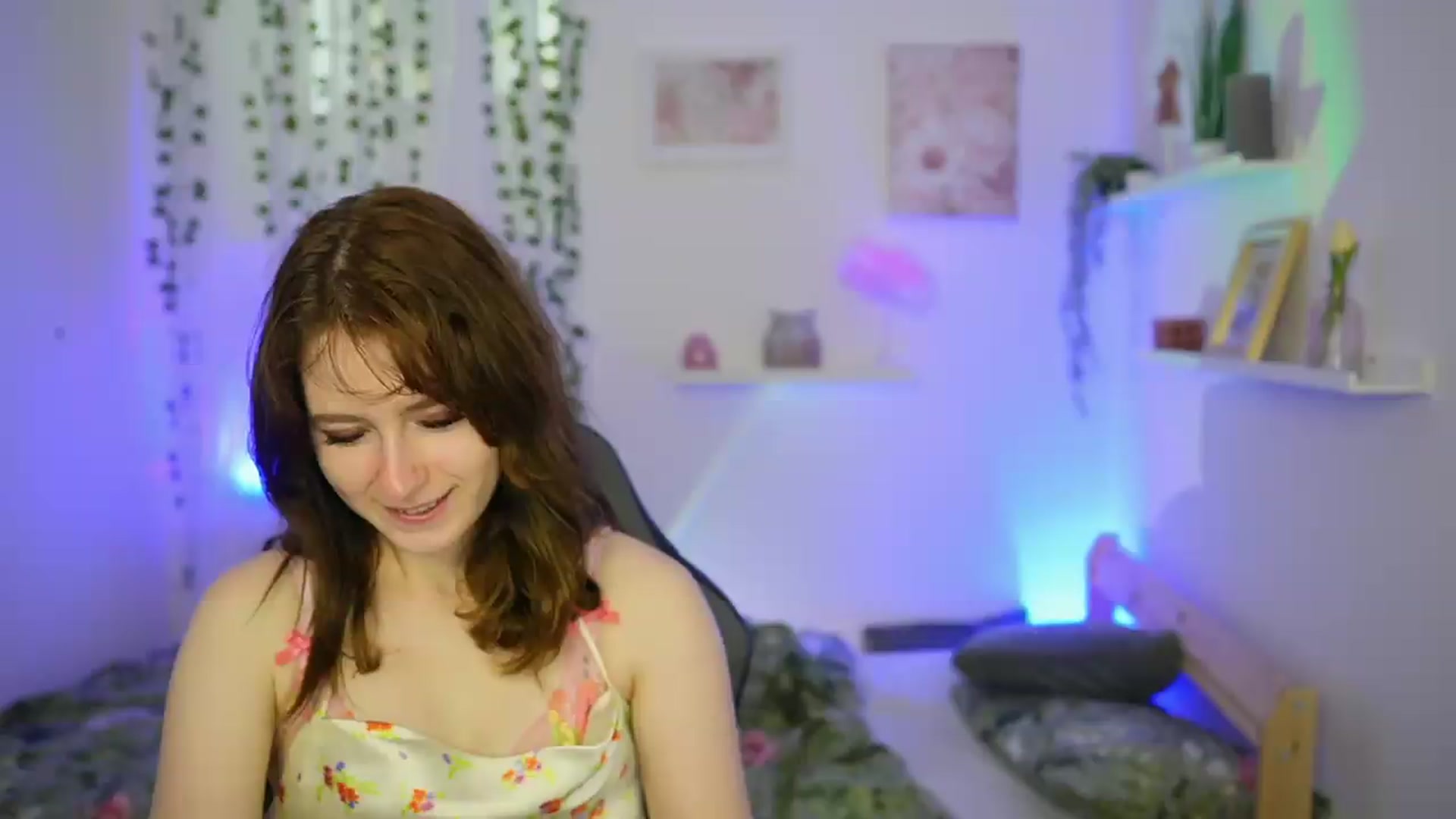 Gallery image thumbnail from Emily_Paris18's myfreecams stream on, 06/12/2026, 13:44 image 16 of 20