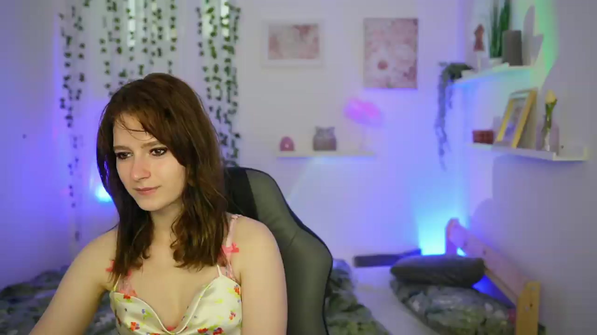 Gallery image thumbnail from Emily_Paris18's myfreecams stream on, 06/12/2026, 13:44 image 4 of 20