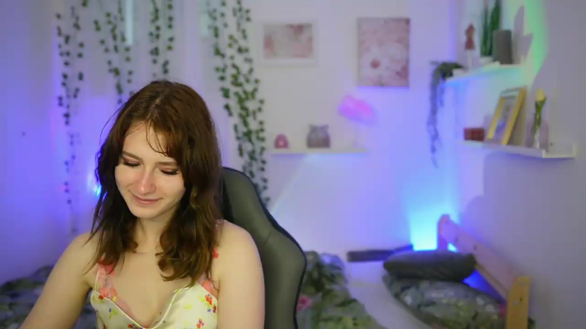 Gallery image thumbnail from Emily_Paris18's myfreecams stream on, 06/12/2026, 16:48 image 19 of 20