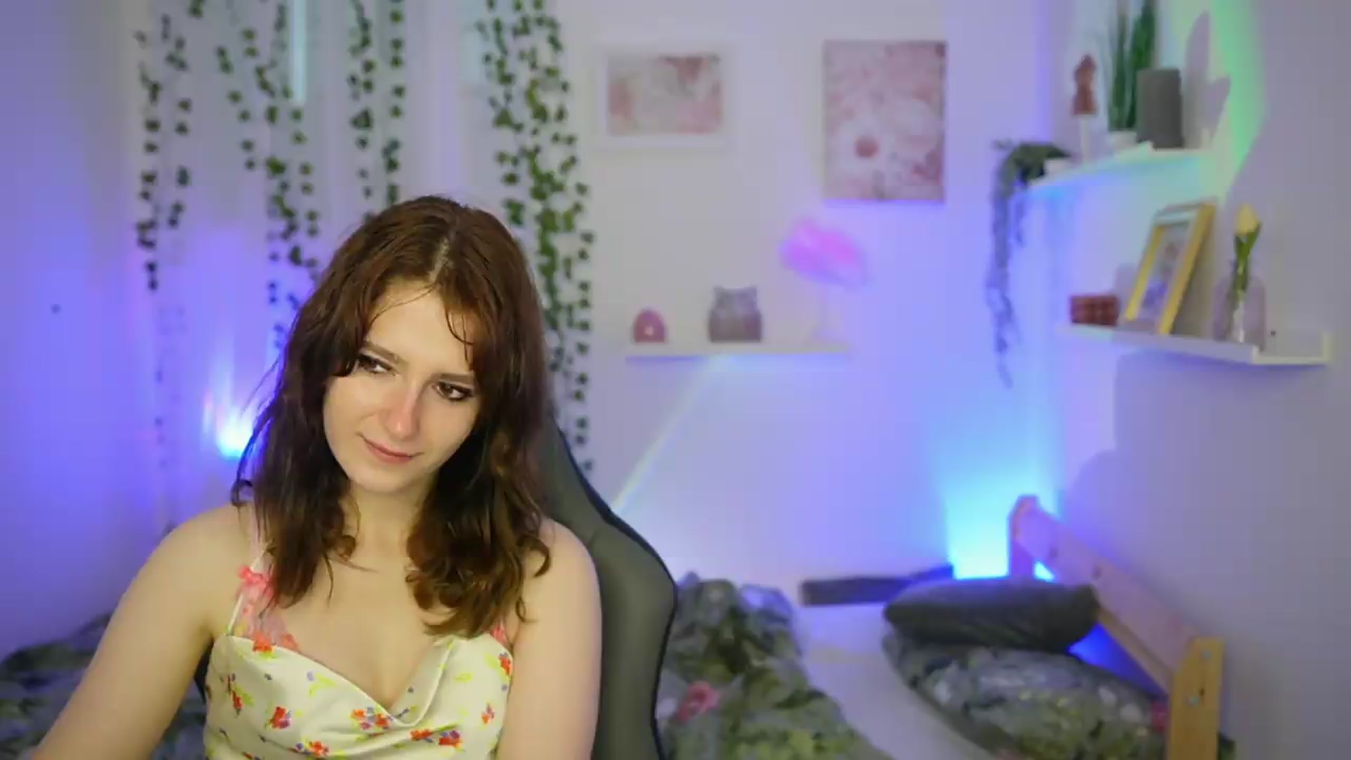 Gallery image thumbnail from Emily_Paris18's myfreecams stream on, 06/12/2026, 16:48 image 17 of 20