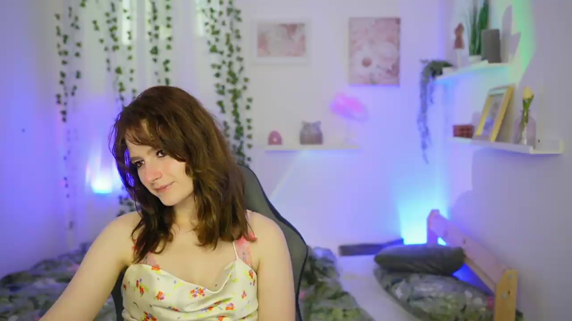 Gallery image thumbnail from Emily_Paris18's myfreecams stream on, 06/12/2026, 16:48 image 1 of 20