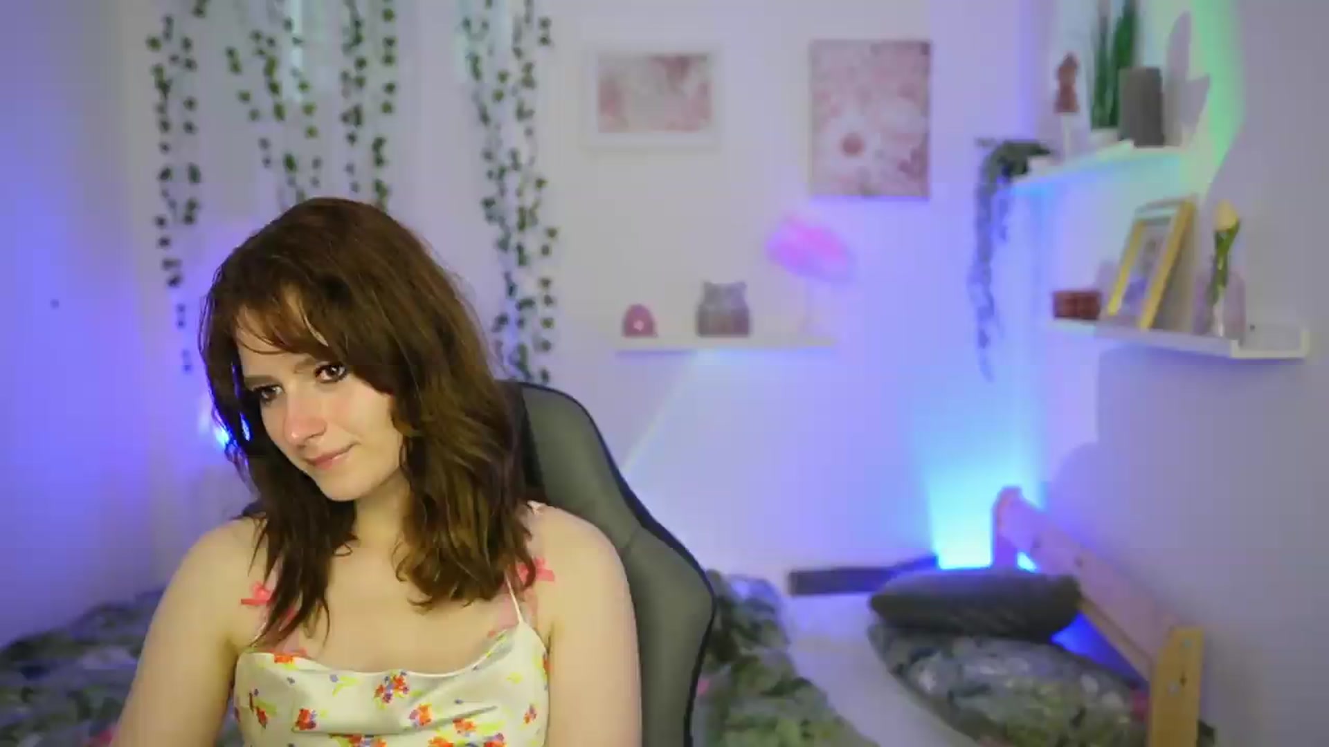 Gallery image thumbnail from Emily_Paris18's myfreecams stream on, 06/12/2026, 16:48 image 14 of 20