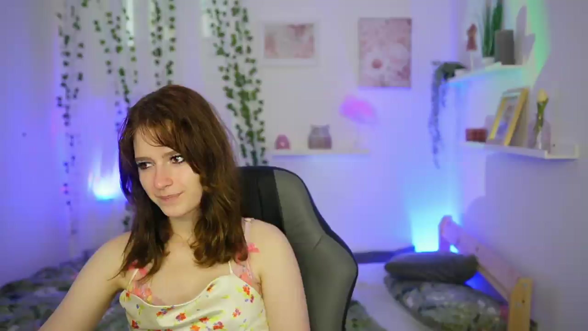Gallery image thumbnail from Emily_Paris18's myfreecams stream on, 06/12/2026, 16:48 image 8 of 20