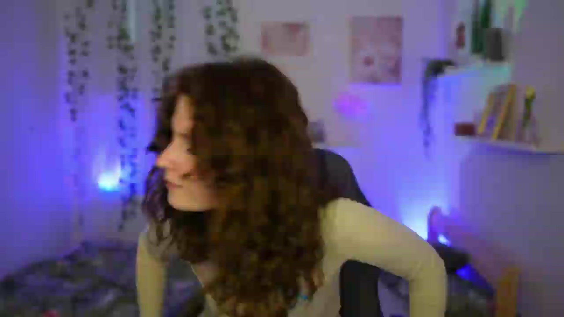Gallery image thumbnail from Emily_Paris18's myfreecams stream on, 06/13/2026, 17:30 image 8 of 20