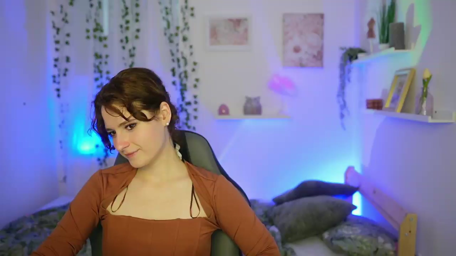 Gallery image thumbnail from Emily_Paris18's myfreecams stream on, 06/14/2026, 16:56 image 18 of 20