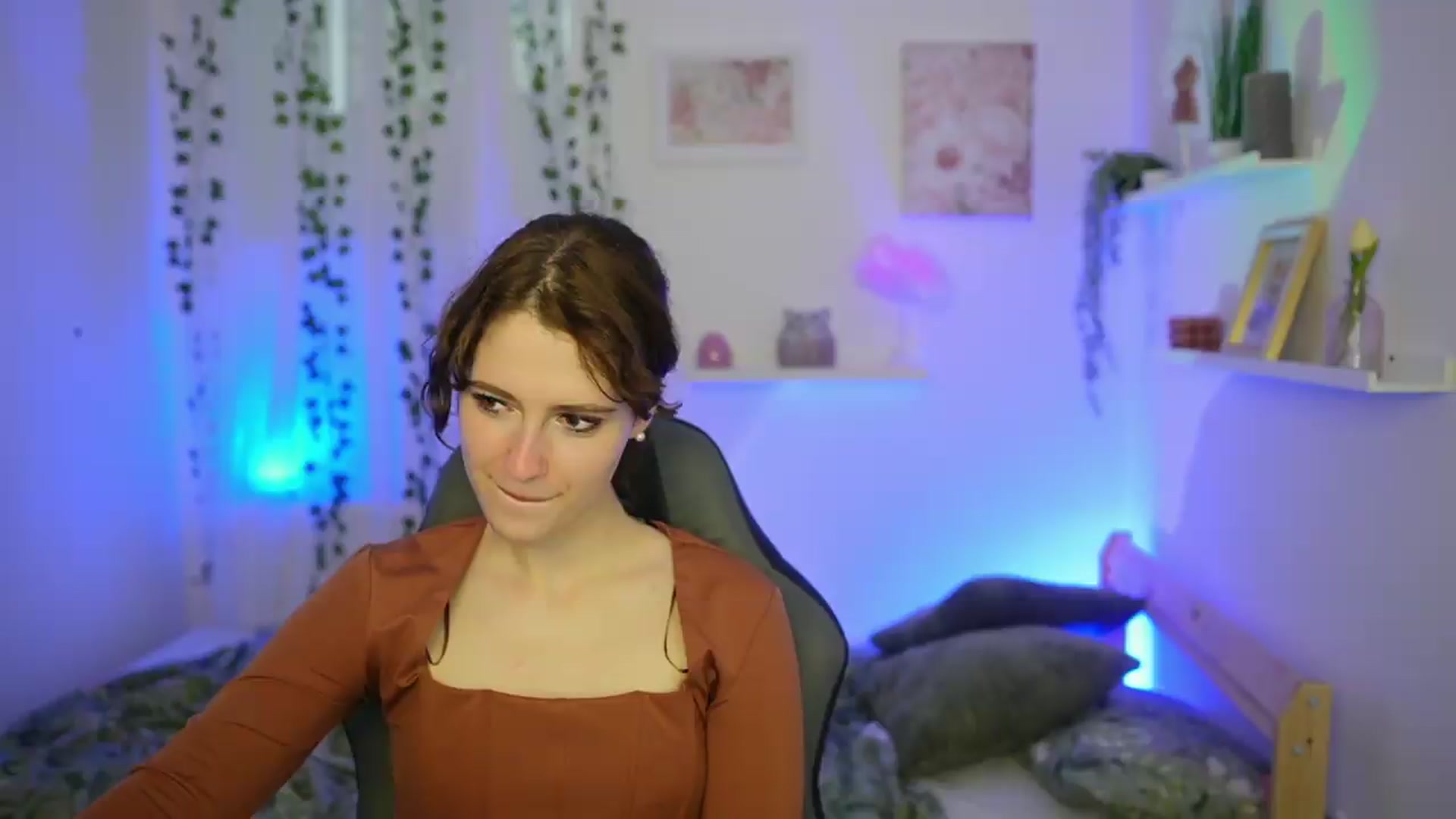 Gallery image thumbnail from Emily_Paris18's myfreecams stream on, 06/14/2026, 16:56 image 7 of 20
