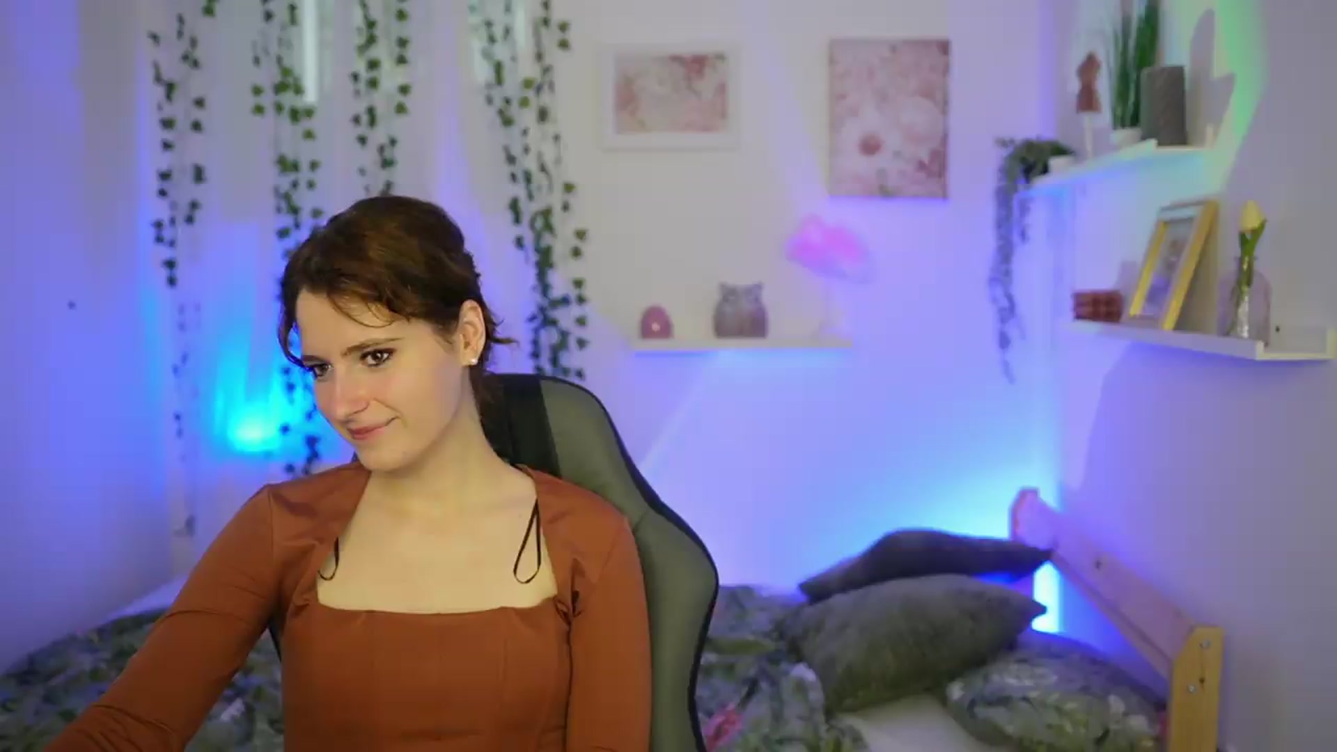 Gallery image thumbnail from Emily_Paris18's myfreecams stream on, 06/14/2026, 16:56 image 8 of 20