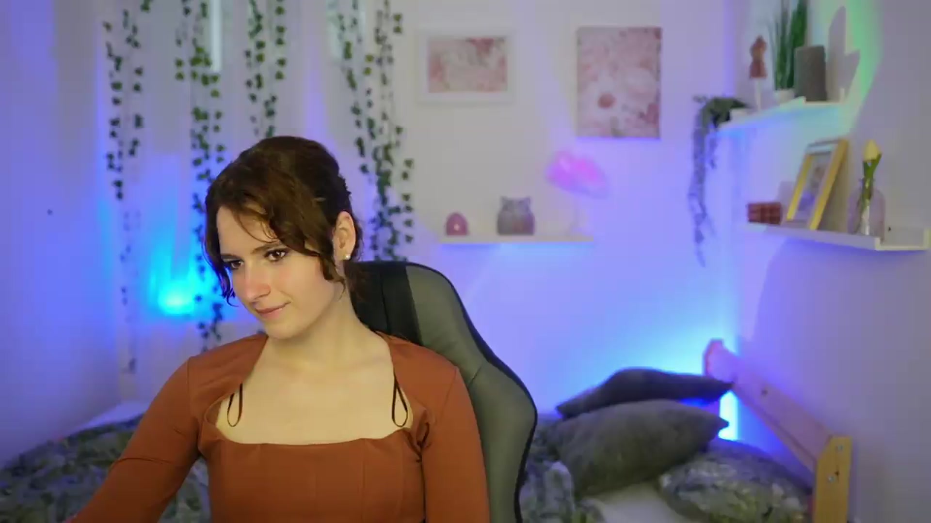 Gallery image thumbnail from Emily_Paris18's myfreecams stream on, 06/14/2026, 16:56 image 12 of 20