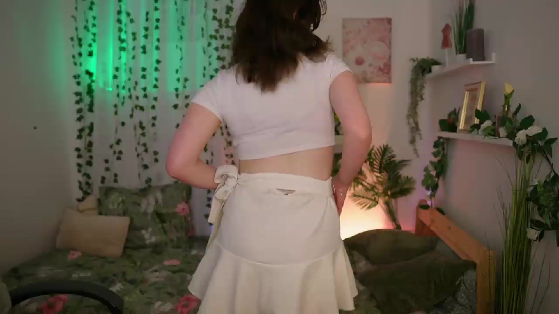 Gallery image thumbnail from Emily_Paris18's myfreecams stream on, 06/19/2026, 13:34 image 3 of 20