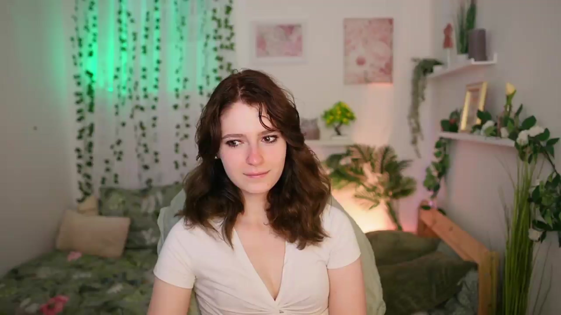 Gallery image thumbnail from Emily_Paris18's myfreecams stream on, 06/19/2026, 13:34 image 15 of 20