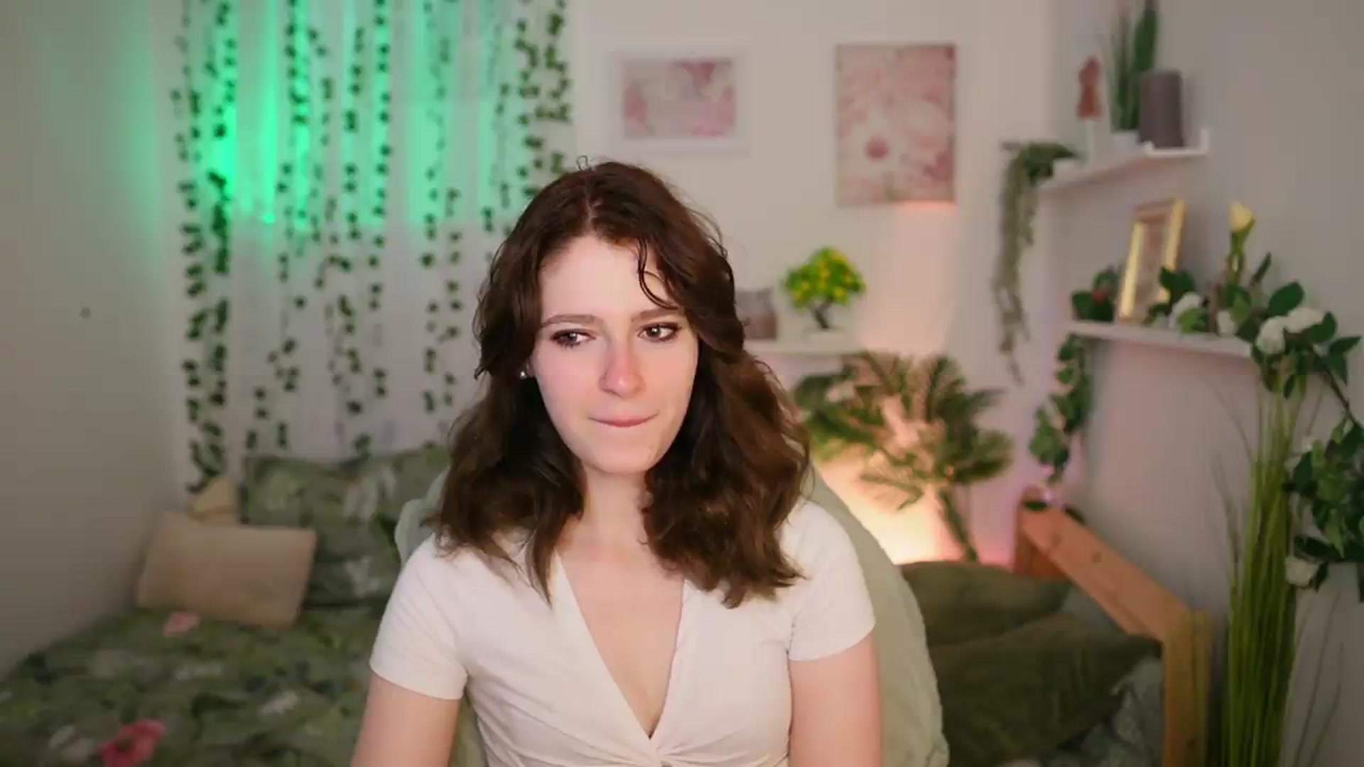 Gallery image thumbnail from Emily_Paris18's myfreecams stream on, 06/19/2026, 13:34 image 12 of 20