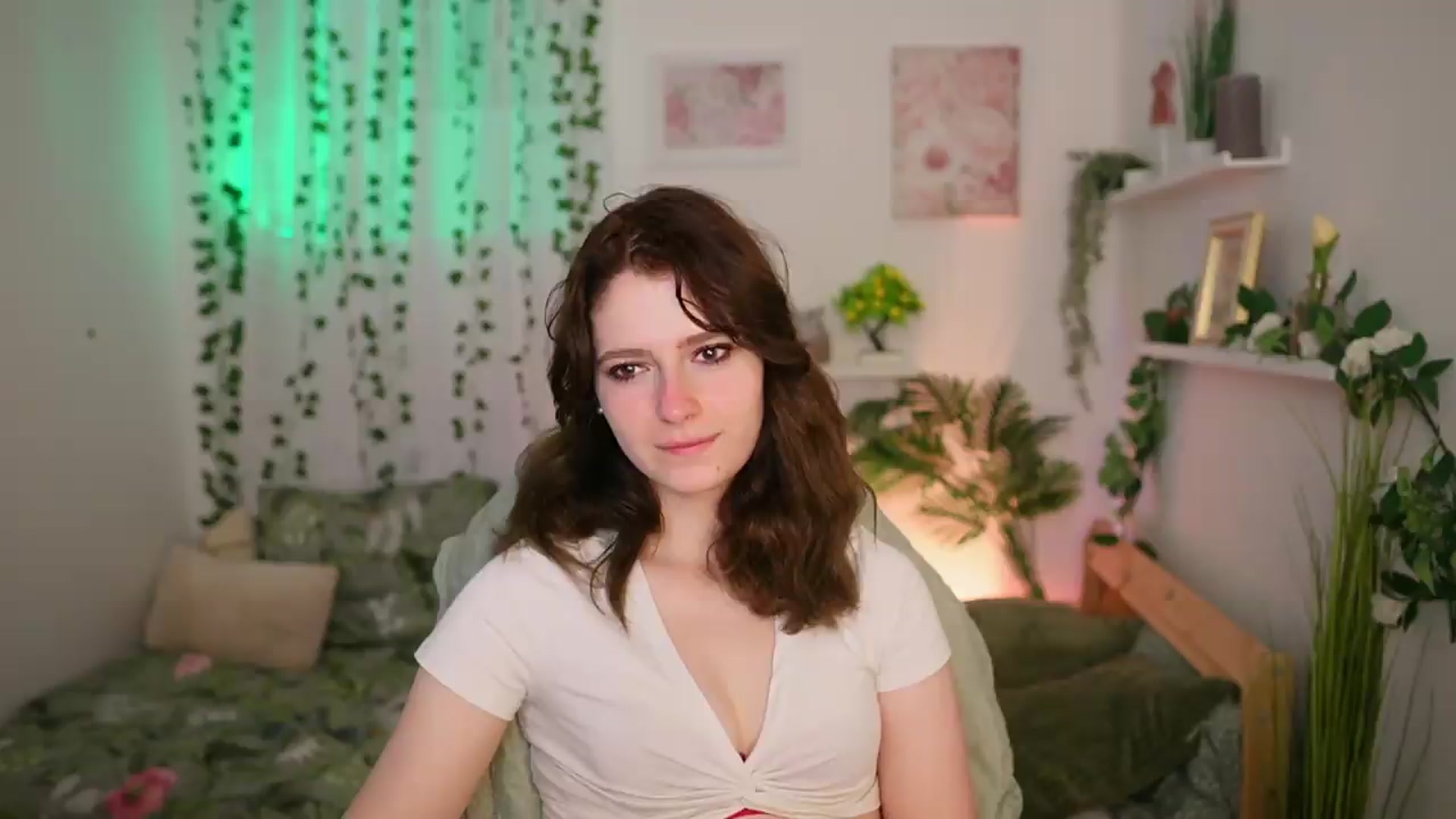 Gallery image thumbnail from Emily_Paris18's myfreecams stream on, 06/19/2026, 13:34 image 1 of 20