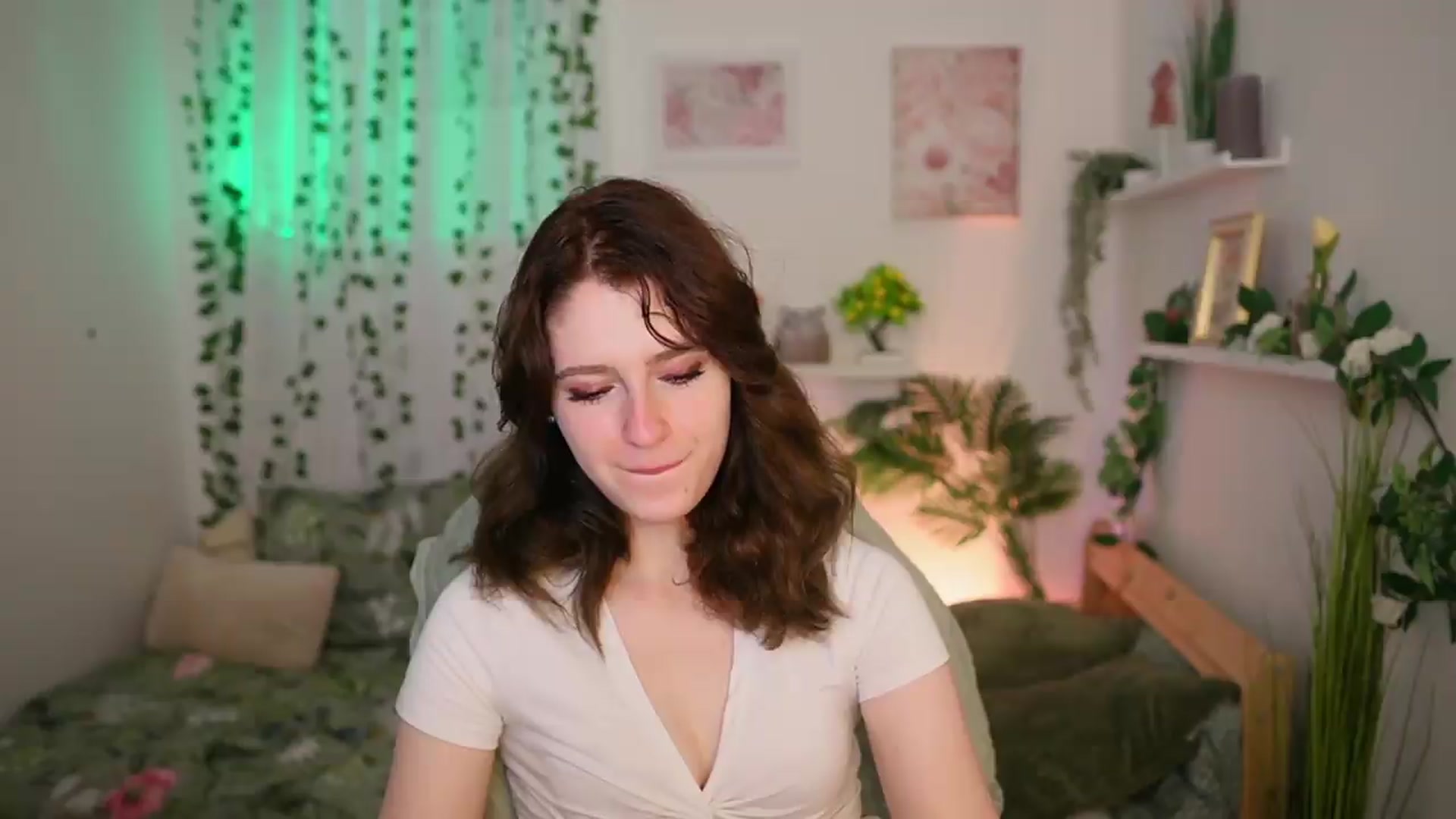 Gallery image thumbnail from Emily_Paris18's myfreecams stream on, 06/19/2026, 13:34 image 14 of 20