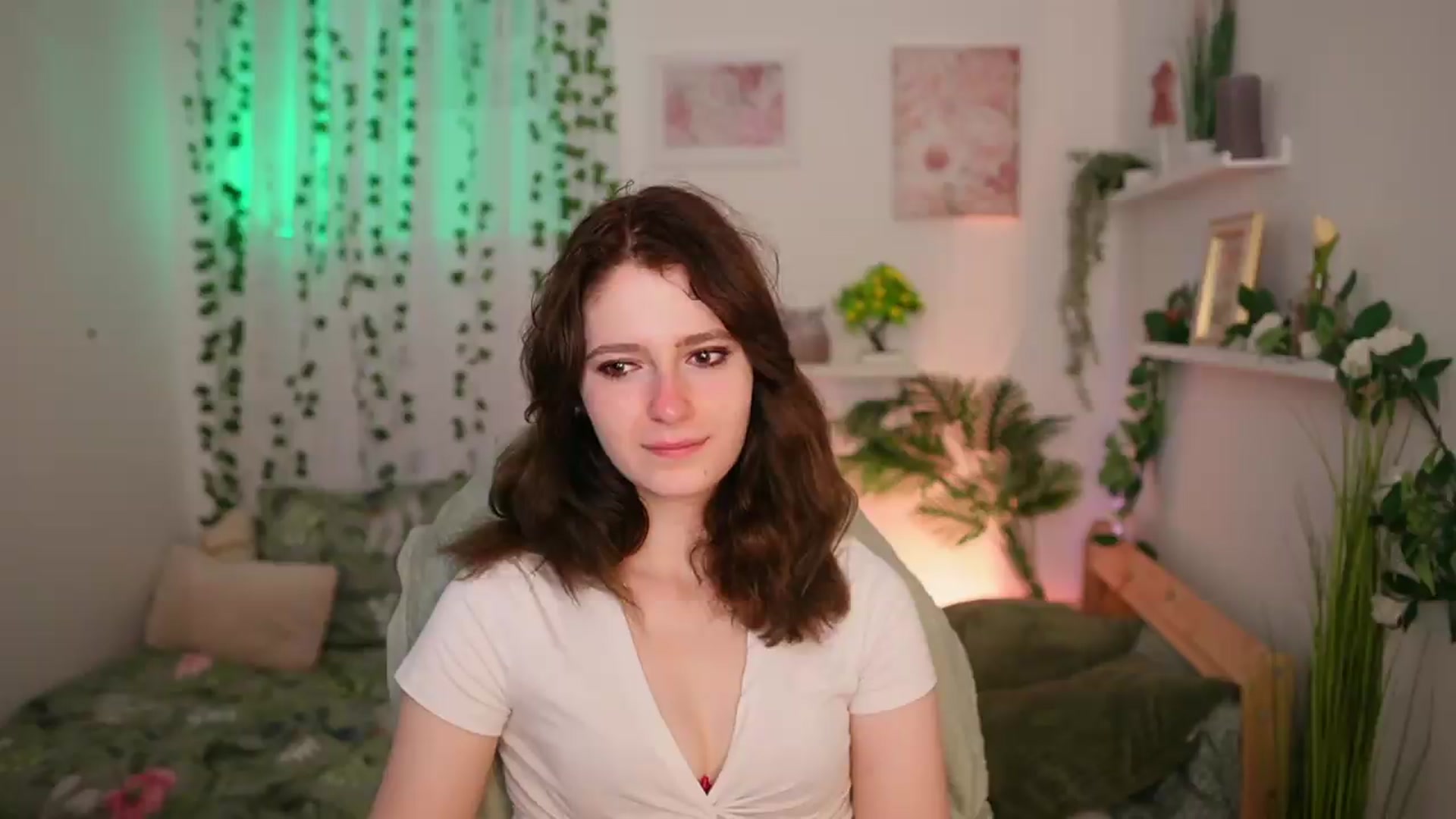 Gallery image thumbnail from Emily_Paris18's myfreecams stream on, 06/19/2026, 14:28 image 19 of 20