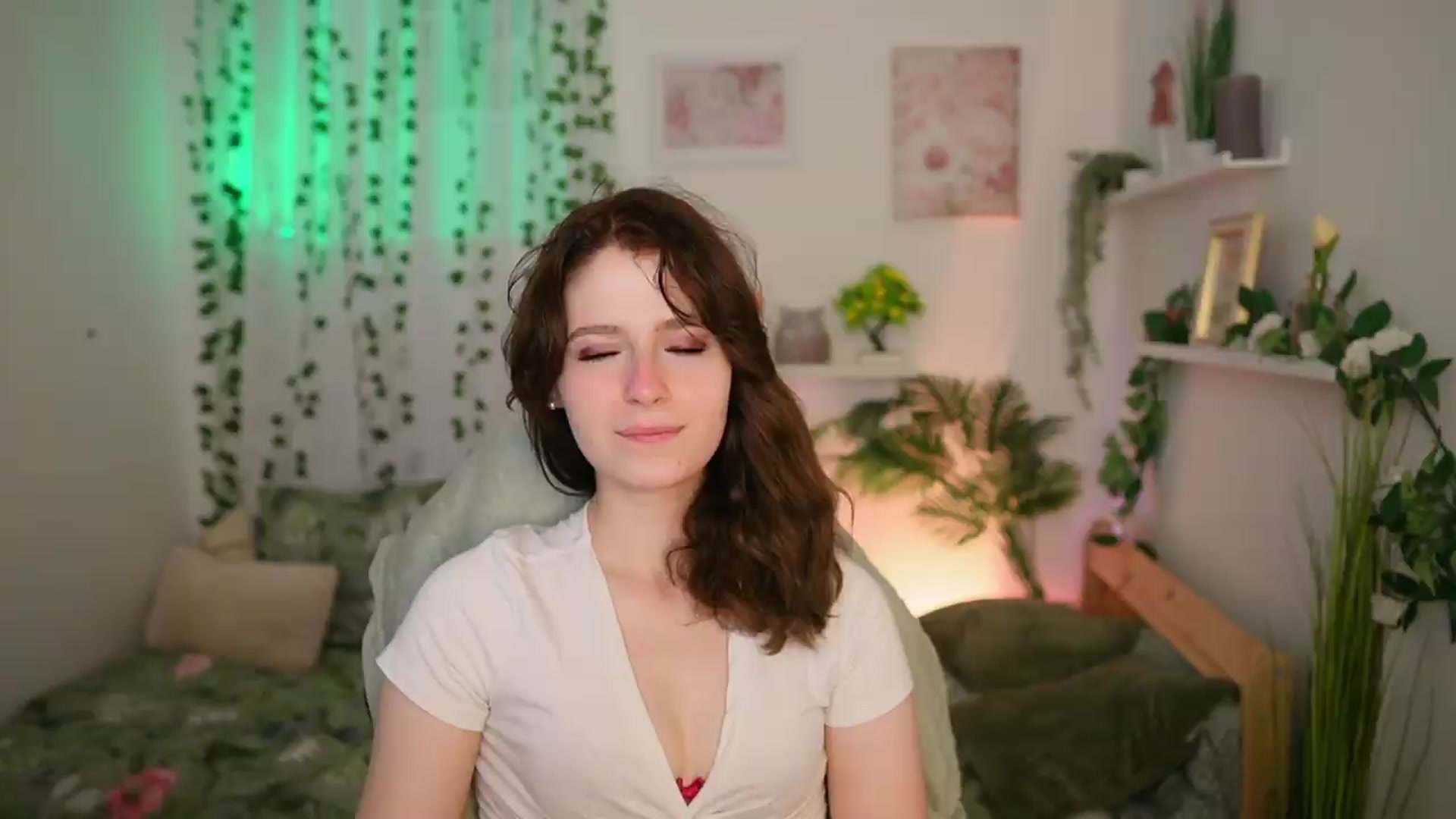 Gallery image thumbnail from Emily_Paris18's myfreecams stream on, 06/19/2026, 14:28 image 7 of 20
