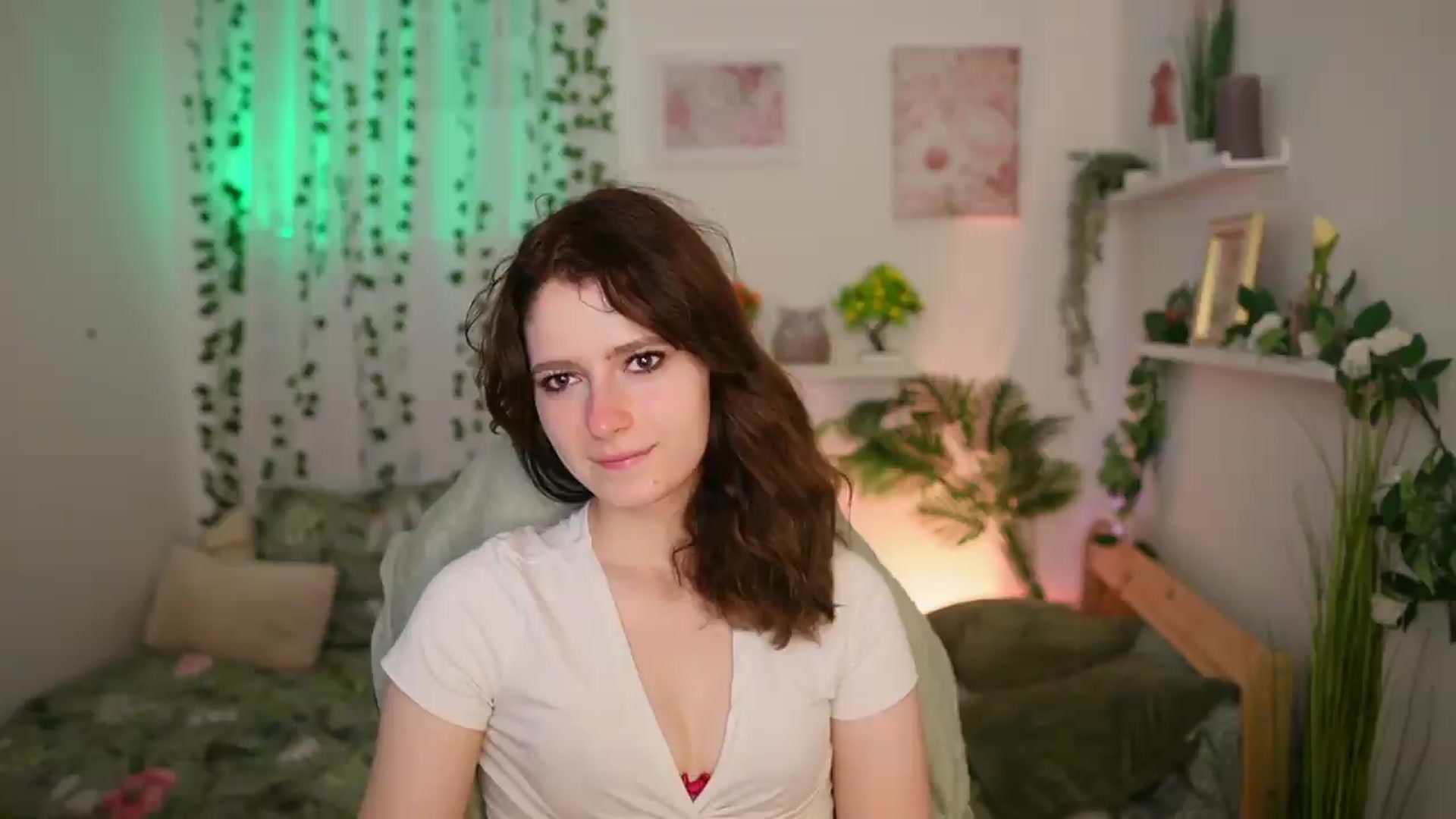 Gallery image thumbnail from Emily_Paris18's myfreecams stream on, 06/19/2026, 14:28 image 1 of 20