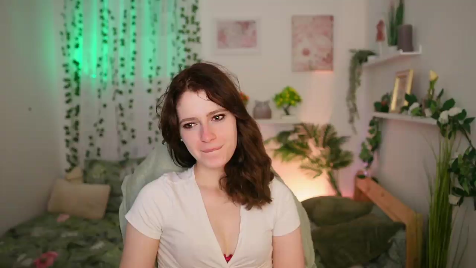Gallery image thumbnail from Emily_Paris18's myfreecams stream on, 06/19/2026, 14:28 image 10 of 20