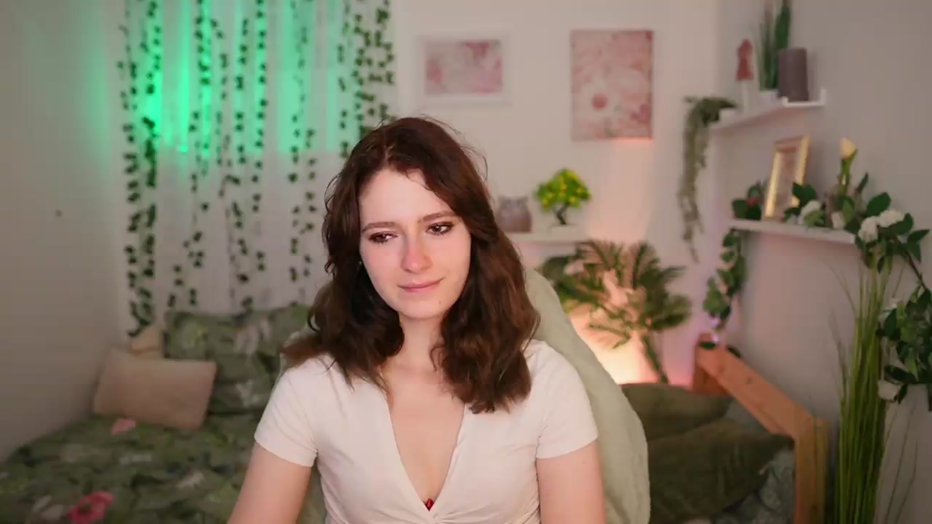 Gallery image thumbnail from Emily_Paris18's myfreecams stream on, 06/19/2026, 14:28 image 18 of 20