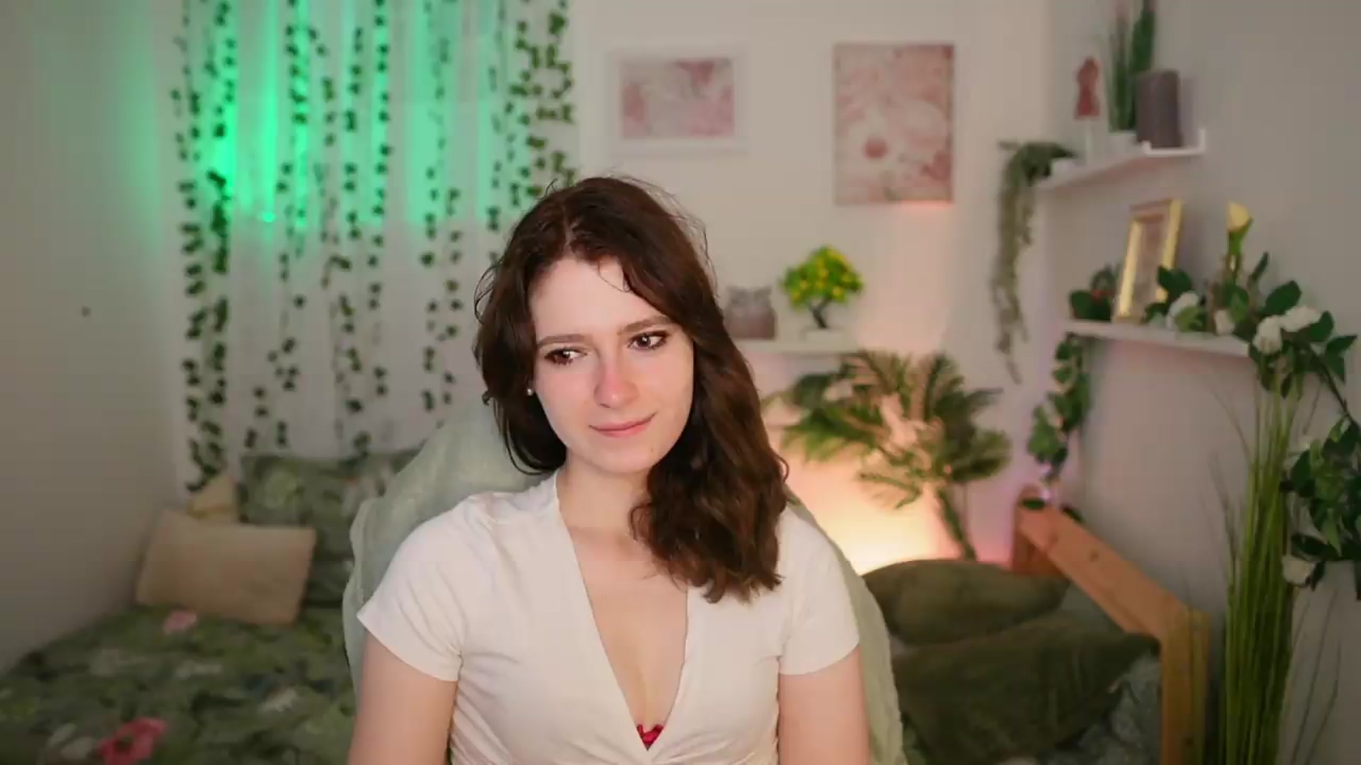 Gallery image thumbnail from Emily_Paris18's myfreecams stream on, 06/19/2026, 14:28 image 11 of 20