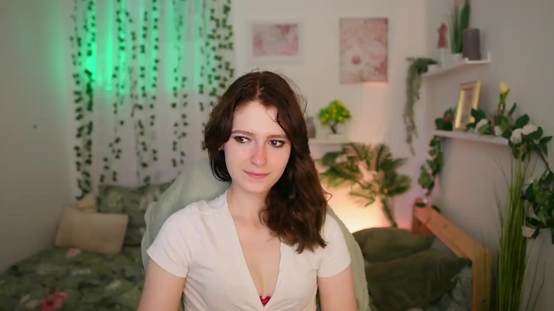 Gallery image thumbnail from Emily_Paris18's myfreecams stream on, 06/19/2026, 14:28 image 5 of 20