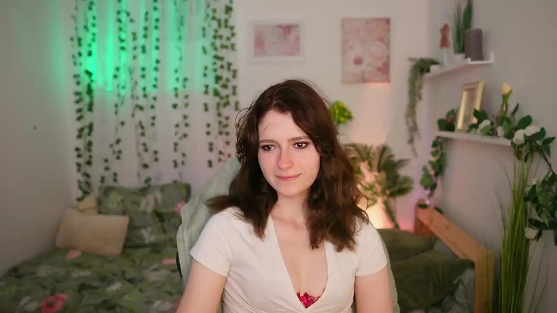 Gallery image thumbnail from Emily_Paris18's myfreecams stream on, 06/19/2026, 15:18 image 14 of 20