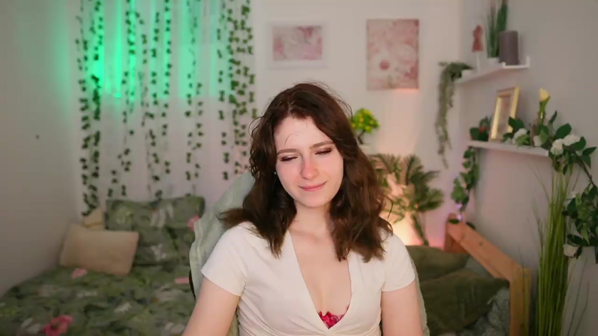 Gallery image thumbnail from Emily_Paris18's myfreecams stream on, 06/19/2026, 15:18 image 3 of 20