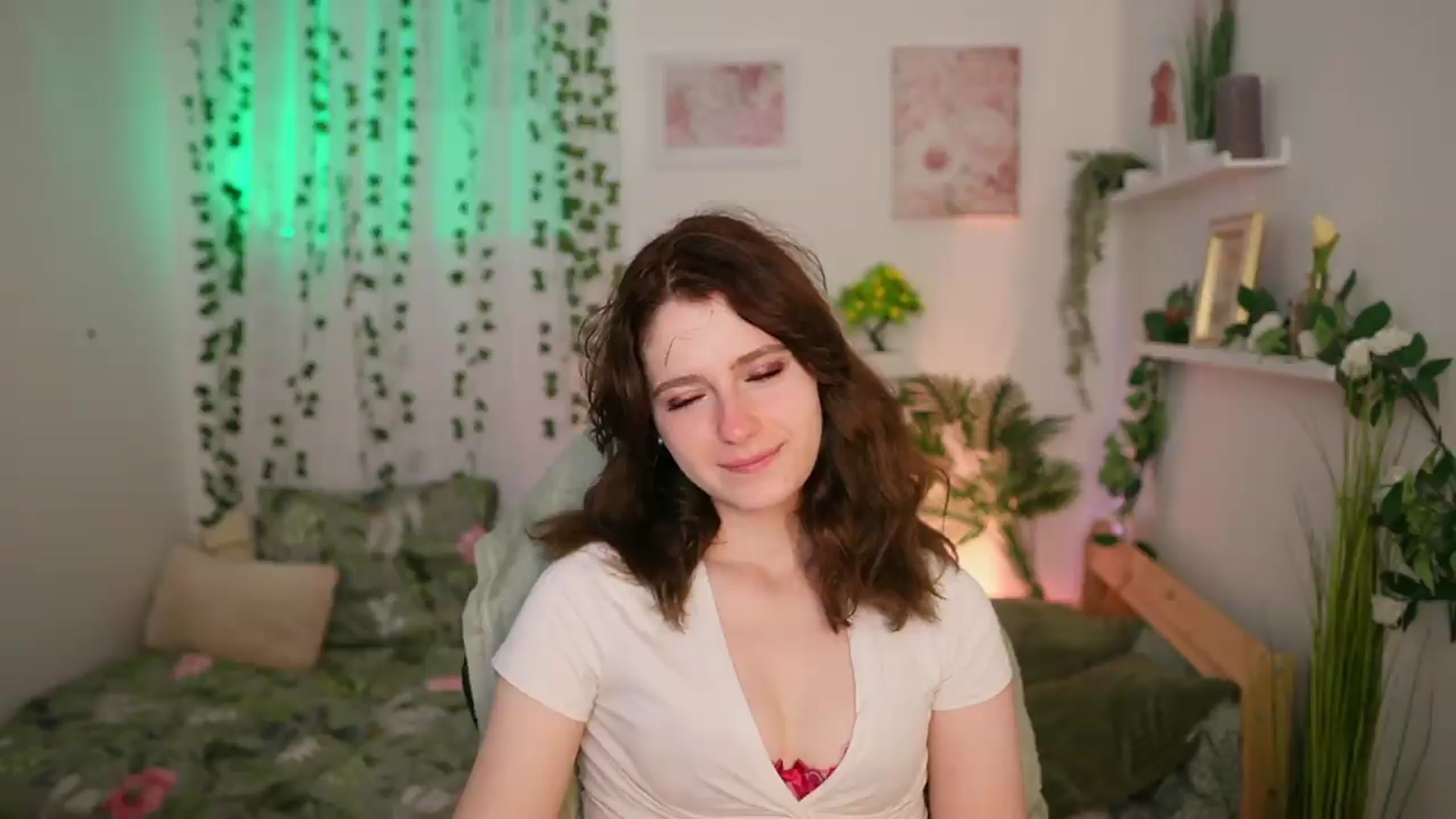 Gallery image thumbnail from Emily_Paris18's myfreecams stream on, 06/19/2026, 15:18 image 9 of 20