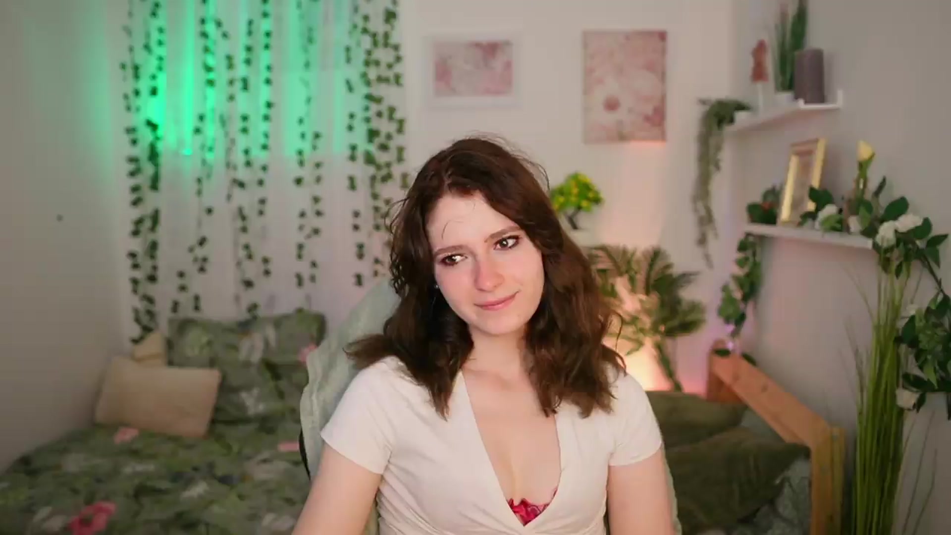 Gallery image thumbnail from Emily_Paris18's myfreecams stream on, 06/19/2026, 15:18 image 6 of 20
