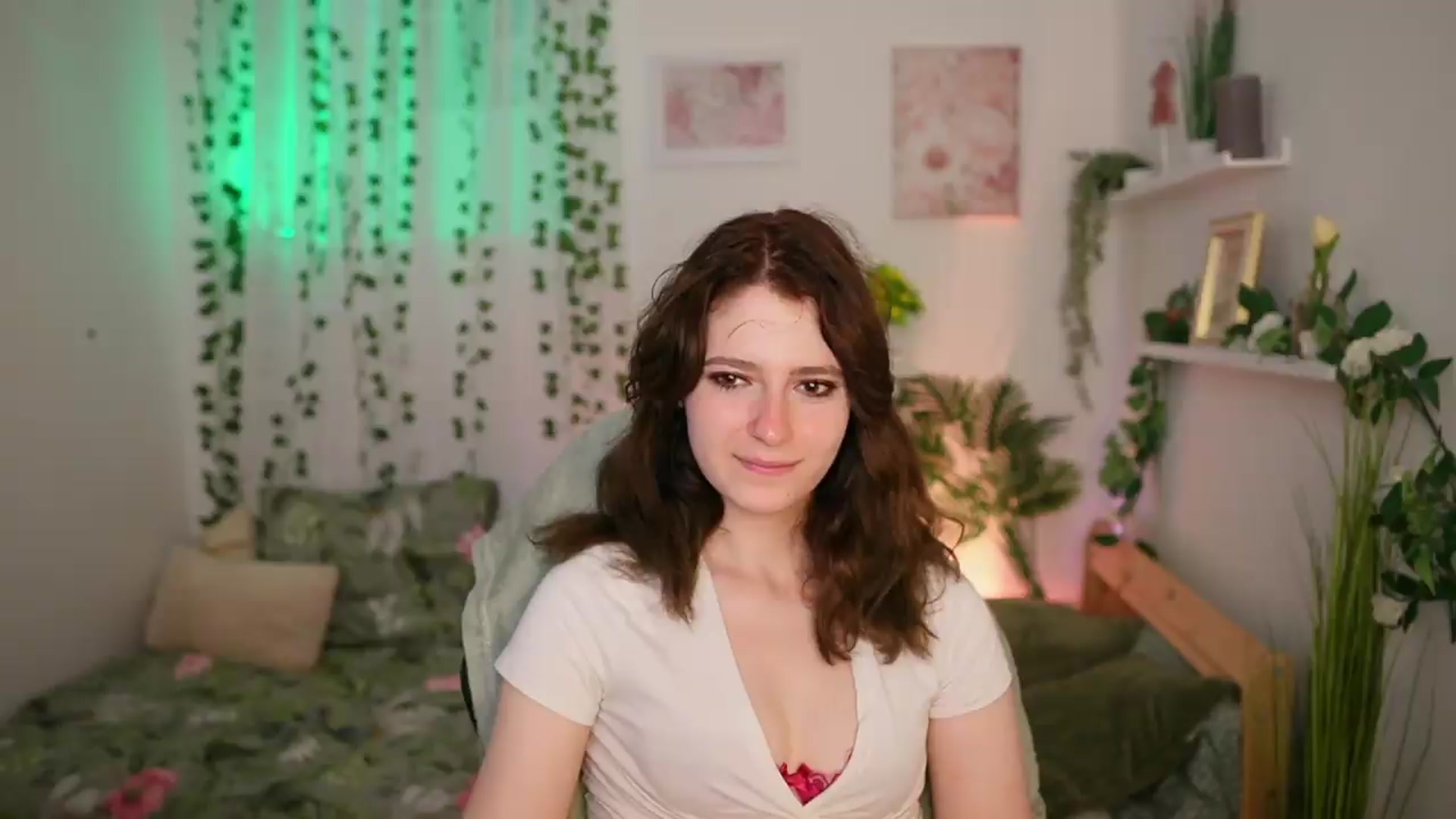 Gallery image thumbnail from Emily_Paris18's myfreecams stream on, 06/19/2026, 15:18 image 12 of 20