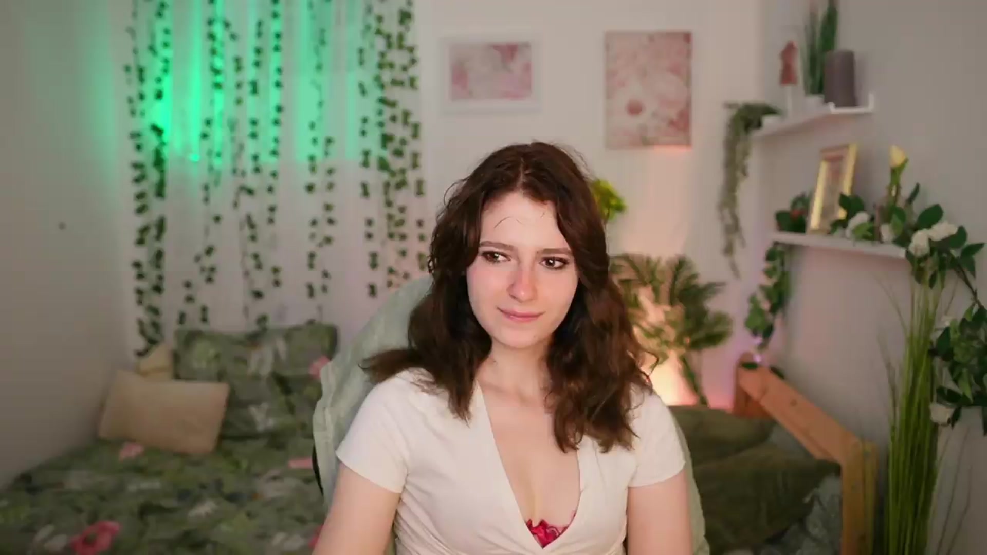 Gallery image thumbnail from Emily_Paris18's myfreecams stream on, 06/19/2026, 15:18 image 15 of 20