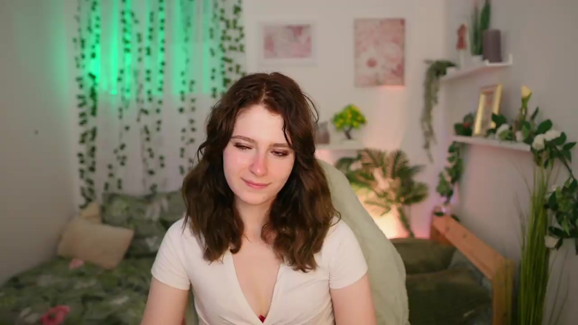 Gallery image thumbnail from Emily_Paris18's myfreecams stream on, 06/19/2026, 18:05 image 6 of 20