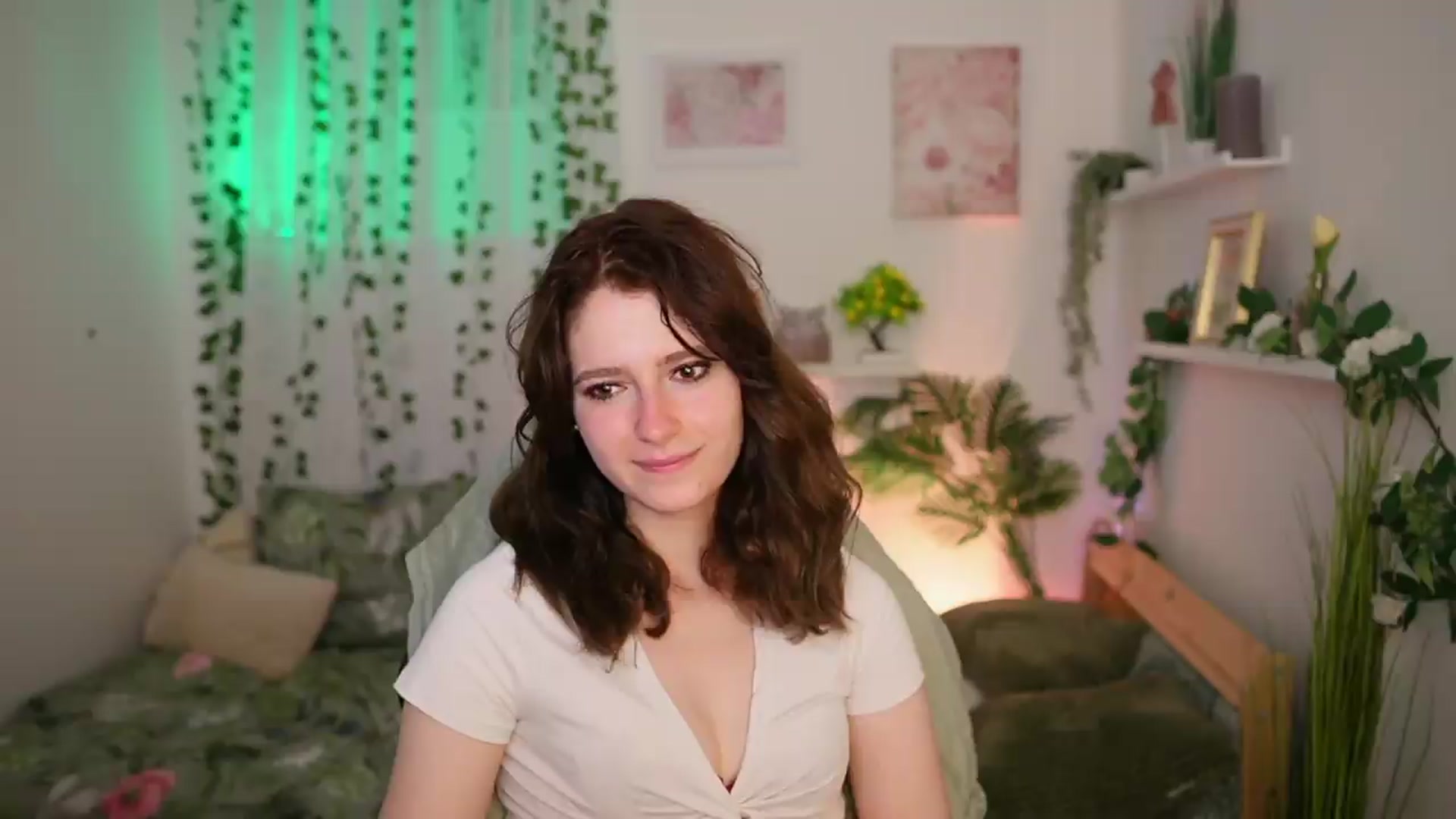 Gallery image thumbnail from Emily_Paris18's myfreecams stream on, 06/19/2026, 18:05 image 9 of 20