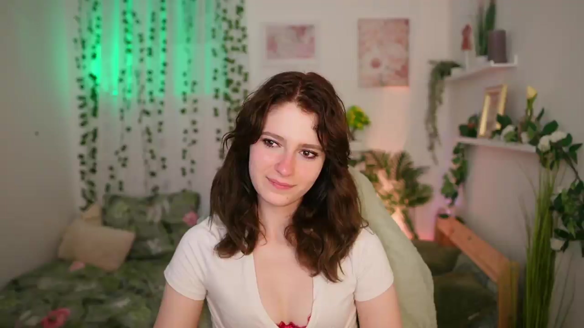 Gallery image thumbnail from Emily_Paris18's myfreecams stream on, 06/19/2026, 18:05 image 1 of 20