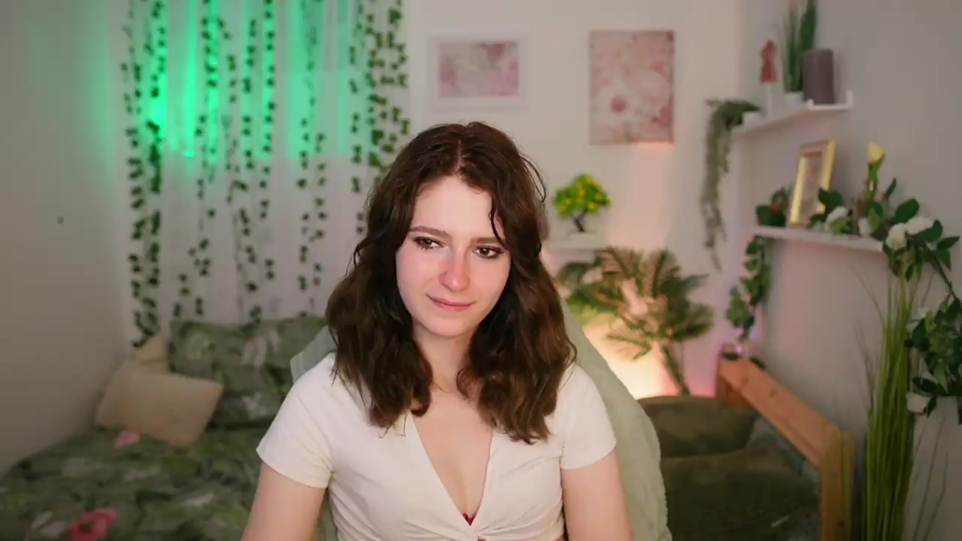 Gallery image thumbnail from Emily_Paris18's myfreecams stream on, 06/19/2026, 18:05 image 7 of 20