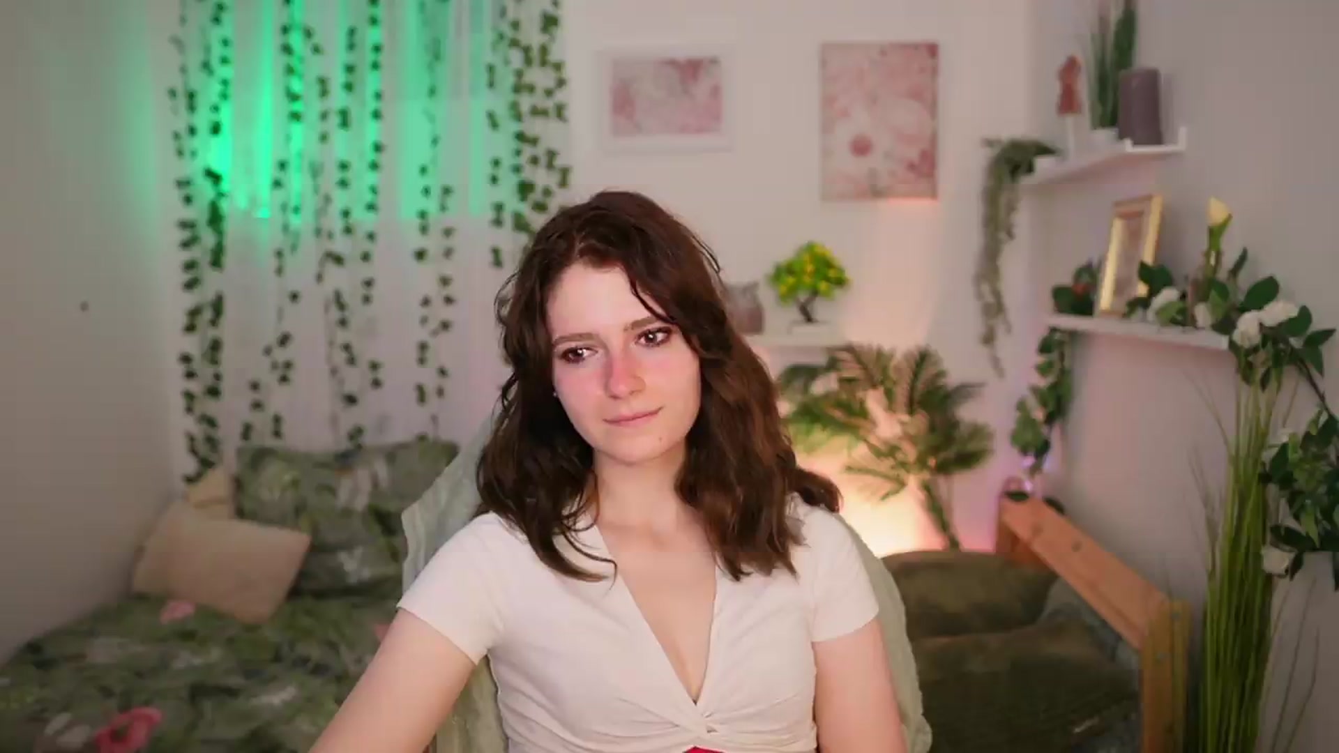Gallery image thumbnail from Emily_Paris18's myfreecams stream on, 06/19/2026, 18:05 image 20 of 20