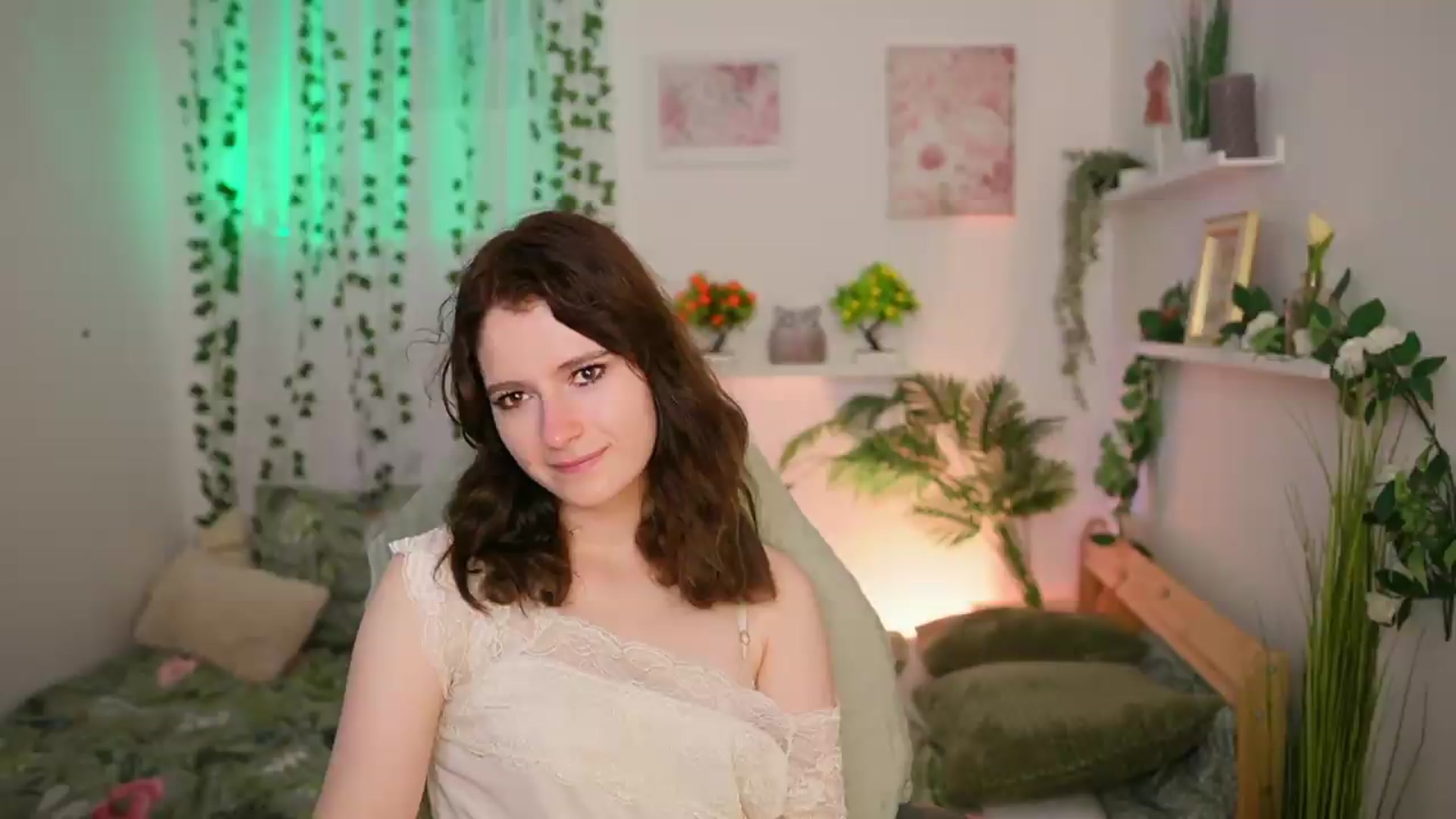 Gallery image thumbnail from Emily_Paris18's myfreecams stream on, 06/21/2026, 16:14 image 7 of 20