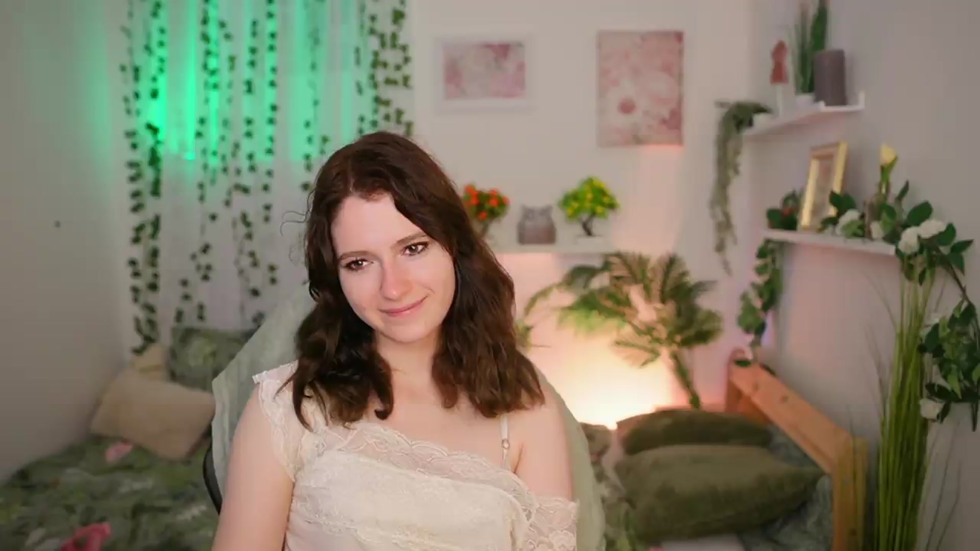Gallery image thumbnail from Emily_Paris18's myfreecams stream on, 06/21/2026, 16:14 image 10 of 20