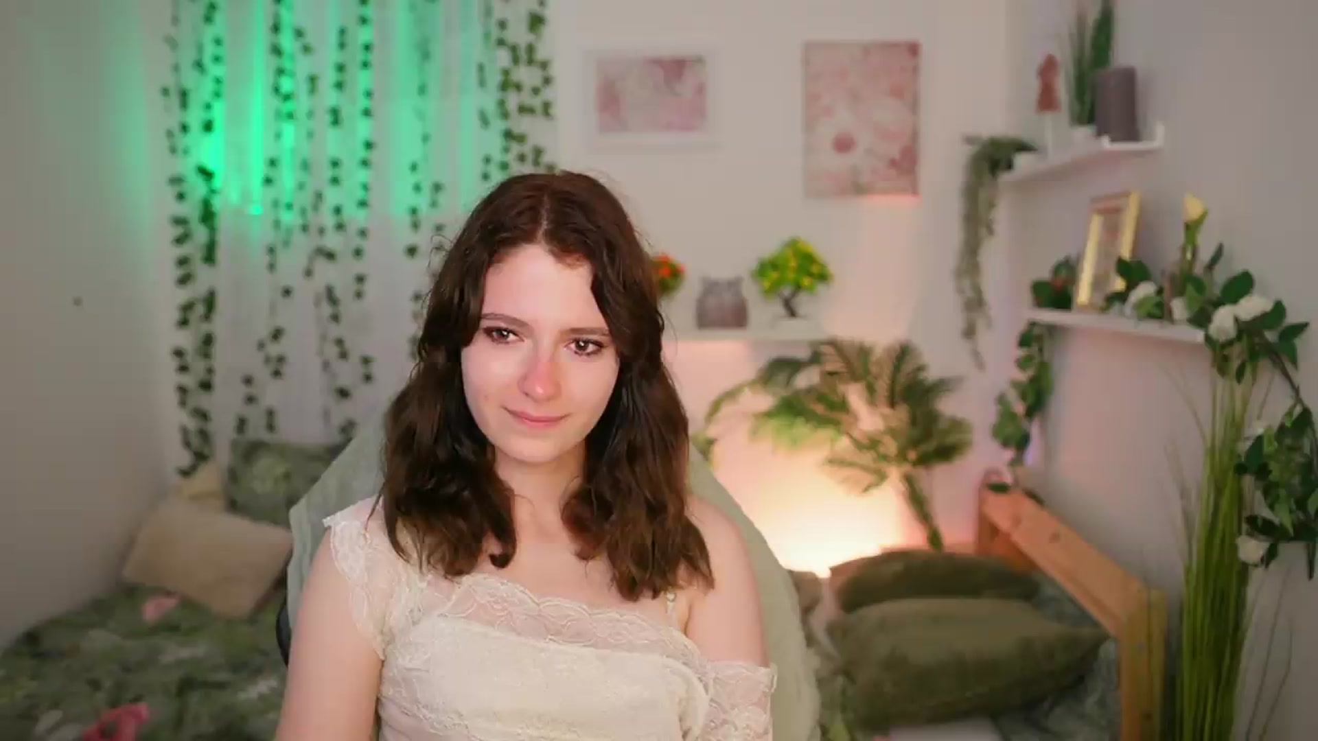 Gallery image thumbnail from Emily_Paris18's myfreecams stream on, 06/21/2026, 16:14 image 9 of 20