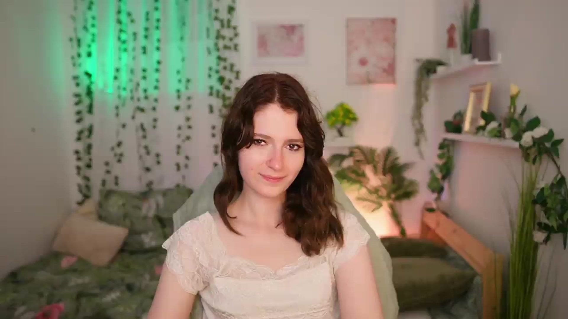 Gallery image thumbnail from Emily_Paris18's myfreecams stream on, 06/21/2026, 16:57 image 3 of 20