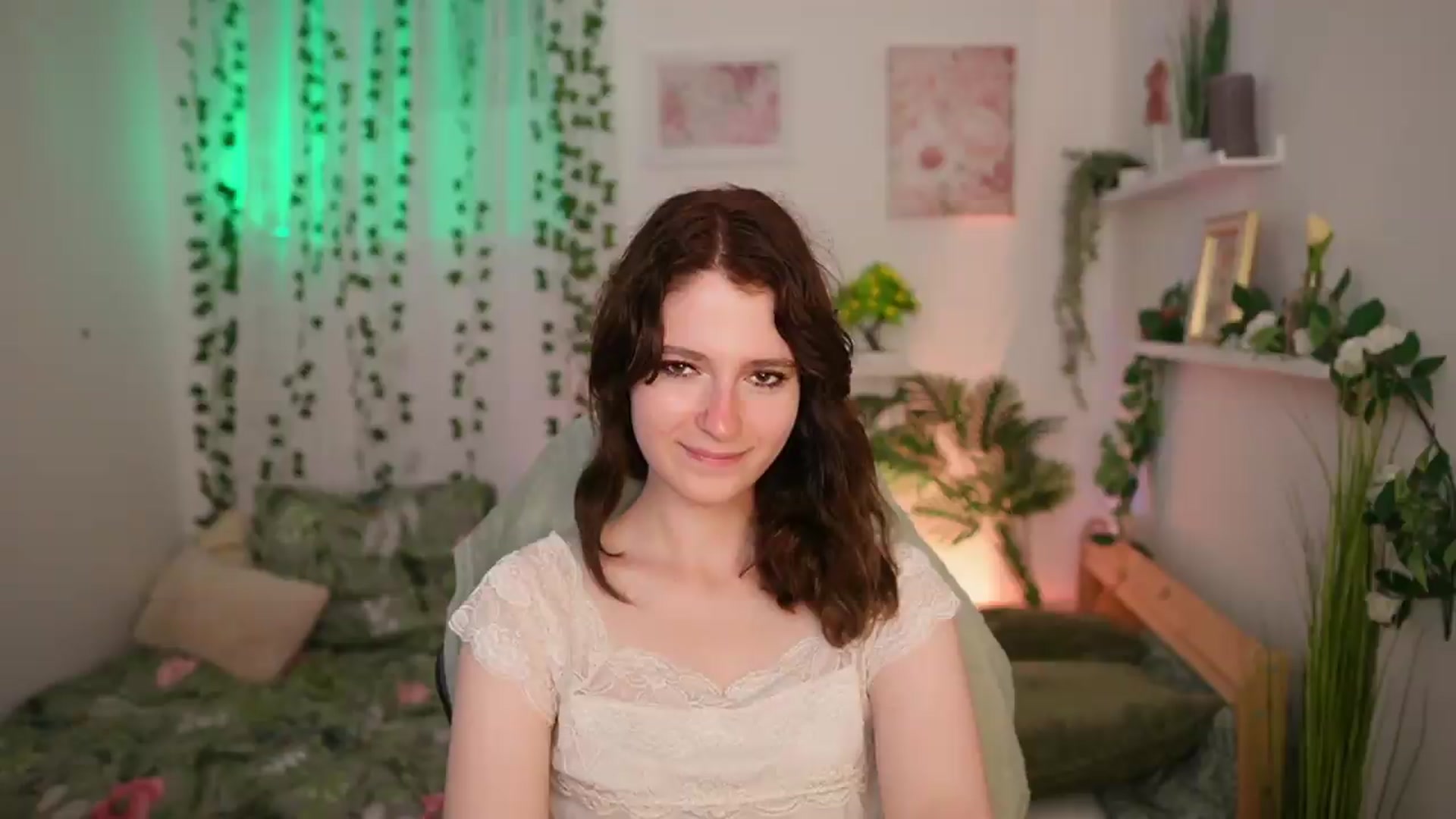 Gallery image thumbnail from Emily_Paris18's myfreecams stream on, 06/21/2026, 16:57 image 1 of 20