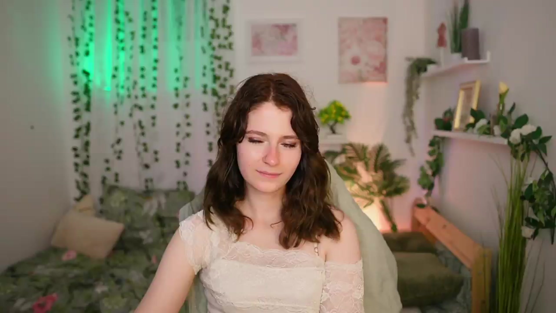 Gallery image thumbnail from Emily_Paris18's myfreecams stream on, 06/21/2026, 18:11 image 9 of 20