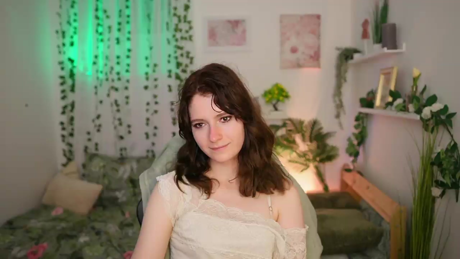 Gallery image thumbnail from Emily_Paris18's myfreecams stream on, 06/21/2026, 18:11 image 19 of 20