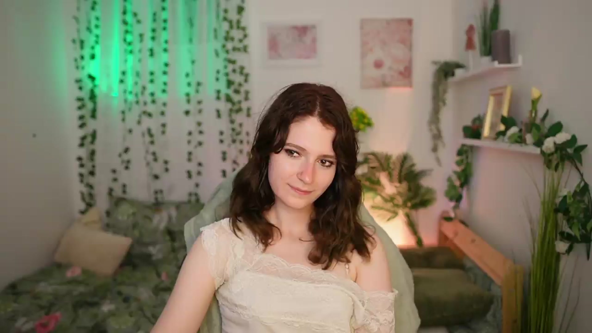 Gallery image thumbnail from Emily_Paris18's myfreecams stream on, 06/21/2026, 18:11 image 13 of 20