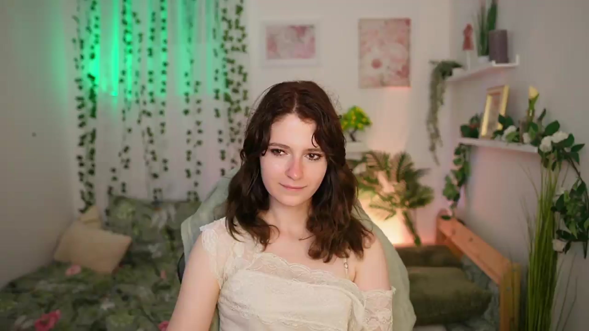 Gallery image thumbnail from Emily_Paris18's myfreecams stream on, 06/21/2026, 18:11 image 18 of 20