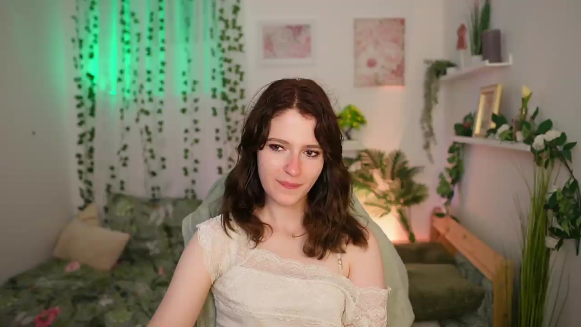 Gallery image thumbnail from Emily_Paris18's myfreecams stream on, 06/21/2026, 18:11 image 10 of 20